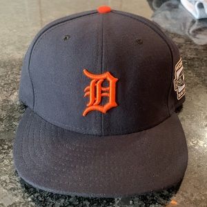 On field away 2006 World Series Detroit Tigers cap